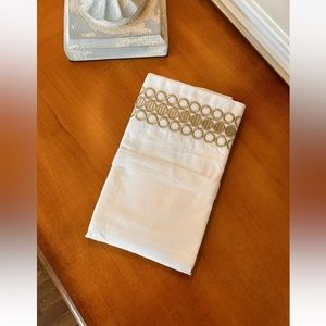 Pottery Barn Teen Lilly Pulitzer Embroidered Trim Standard Pillowcases Read